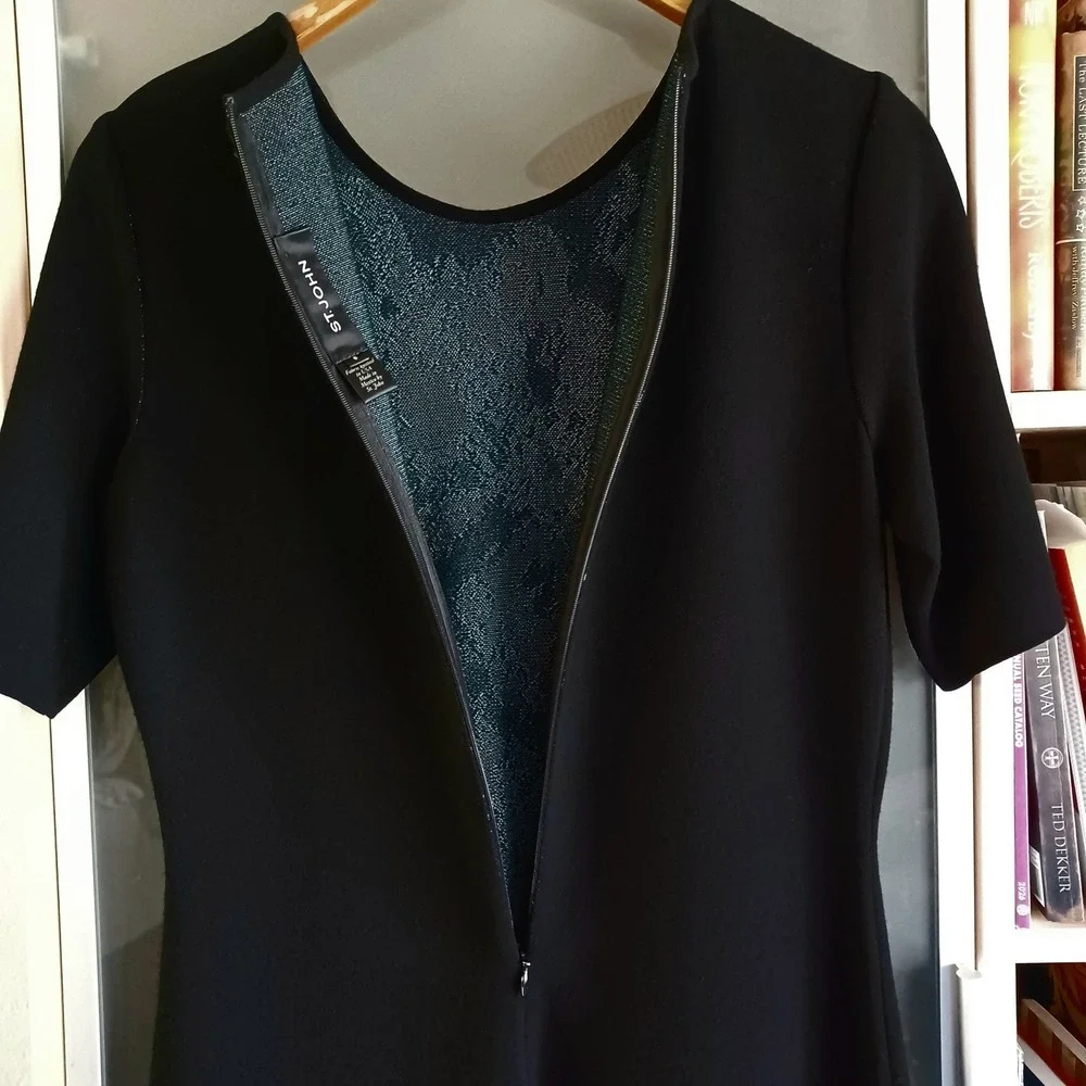 St. John Black Knit Sheath Dress Abstract Floral Intarsia Short Sleeve‎ Size 6
